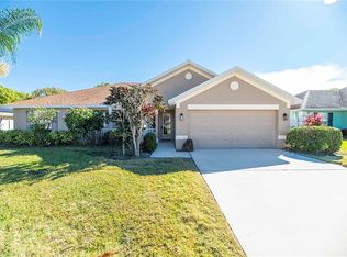 1562 Doves View Cir, Auburndale, FL 33823