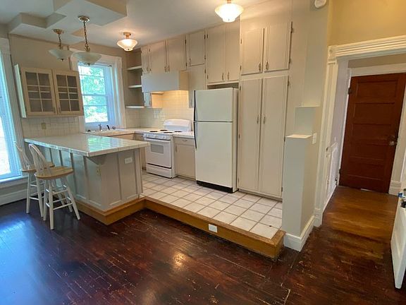 4th image of 702 6th St #12
