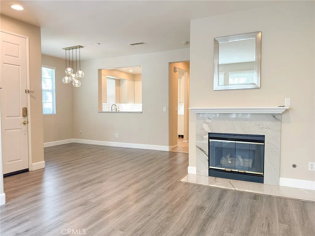 3 bed, 2.5 bath, 1698 sqft, $4,200 — Photo 3