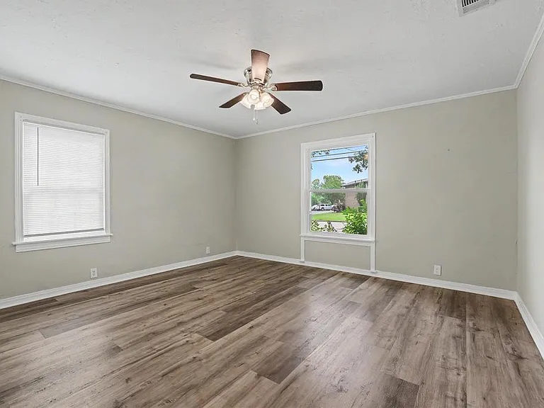 221 W Taylor St — Photo 4