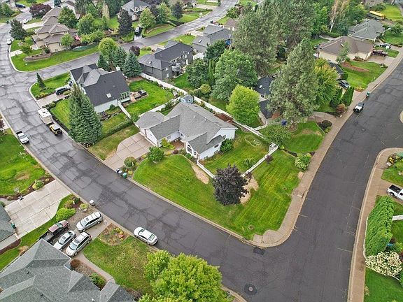 3rd image of 1114 E Brierwood Dr