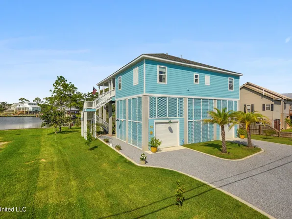 74 Poindexter Dr, Pass Christian, MS 39571