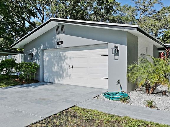 5th image of 1021 Oak Cir