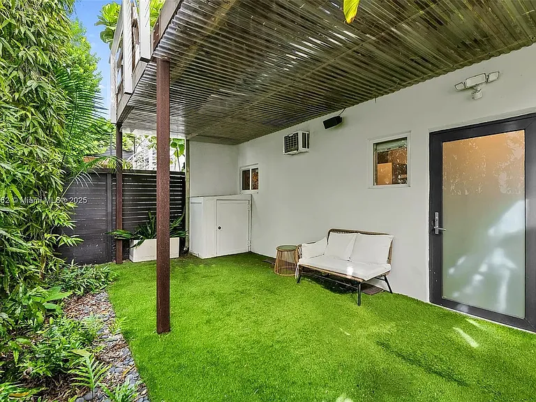 1024 Lenox Ave #4 — Photo 17