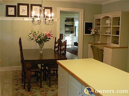 Kitchen with eat in area
