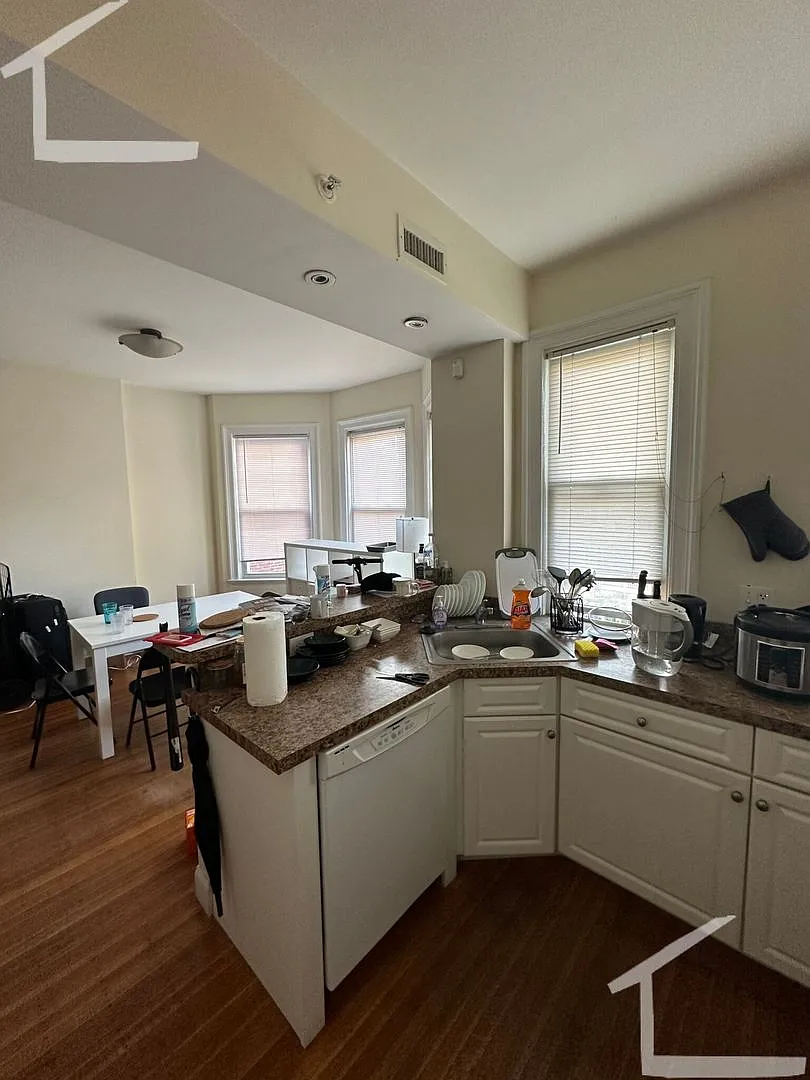 51 Ashford St — Photo 2