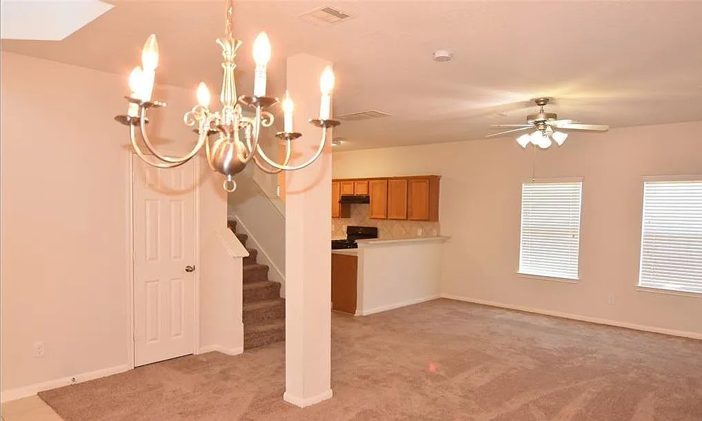 3 bed, 2.5 bath, 1745 sqft, $2,150 — Photo 3