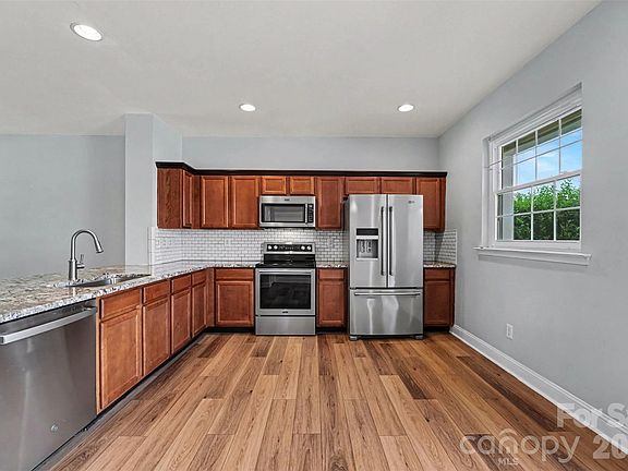 5th image of 233 E Waterlynn Rd APT B