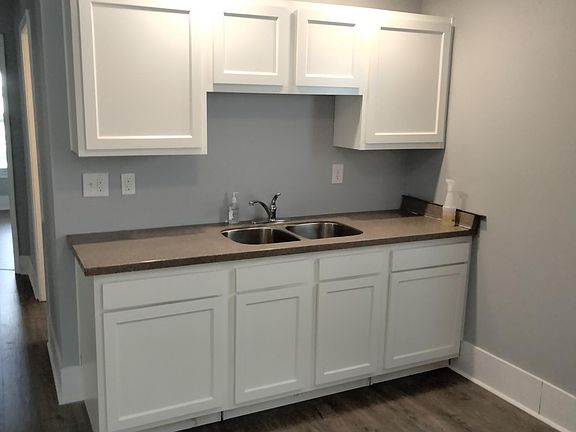 2nd image of 560 Wainwright Ave Floor 1