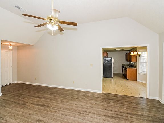 5th image of 7099 Country Walk Dr