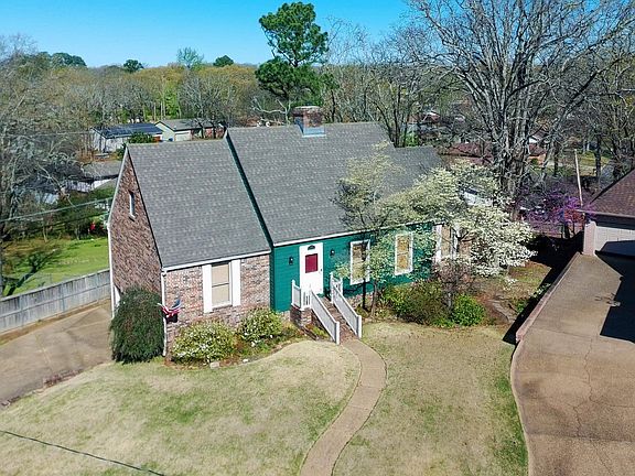 3rd image of 1204 N Point Ln
