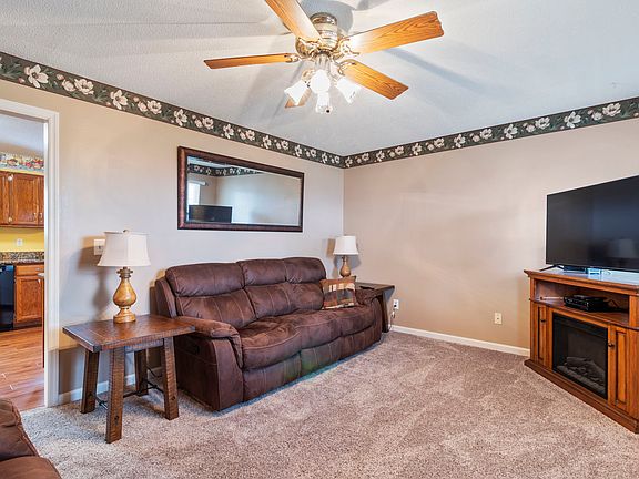 3rd image of 2430 Ashwood Dr SE