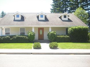 916 Timberline Dr, Brookings, OR 97415