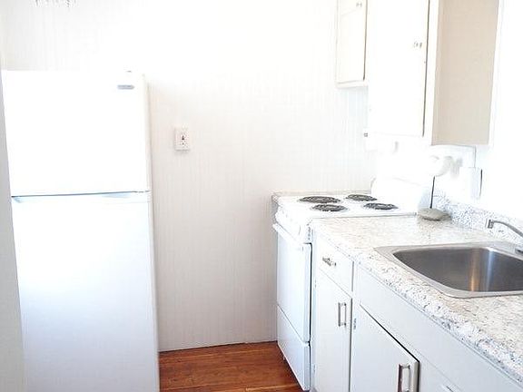 4th image of 303 2nd Ave W #2