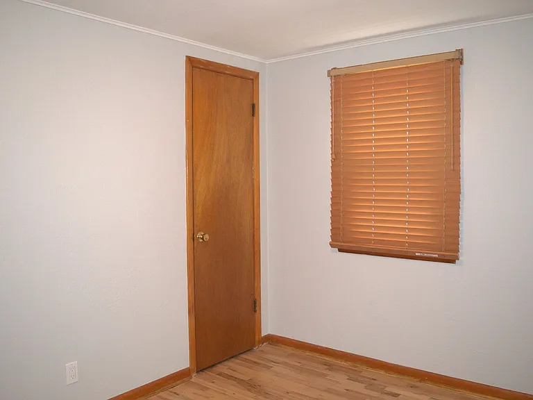 416 Victoria Dr — Photo 15