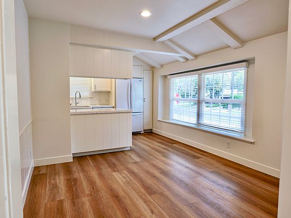 4th image of 23939 Oxnard St