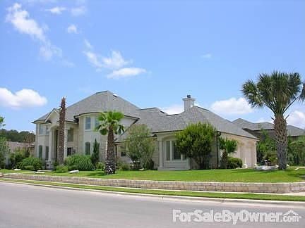Front of the house
						:
						Extra large frontage - street corner