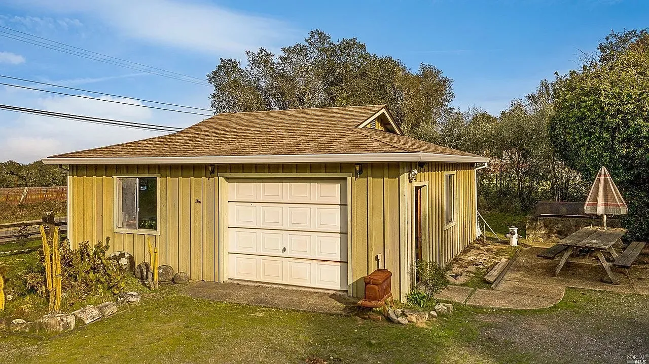 3 bed, 1564 sqft, $4,450 — Photo 3