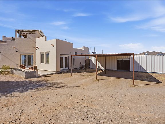 3rd image of 825 W Calico Drive