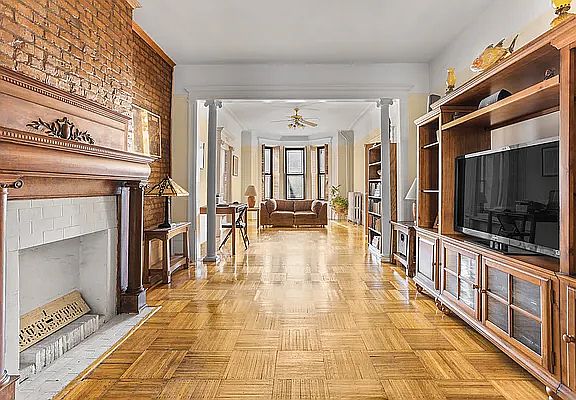 4th image of 959 Saint Johns Pl