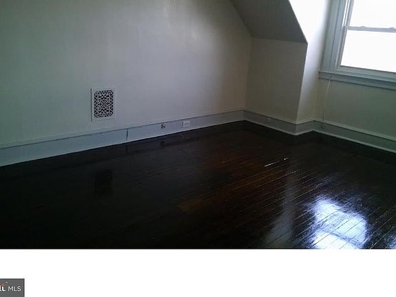 5th image of 1337 W Rockland St