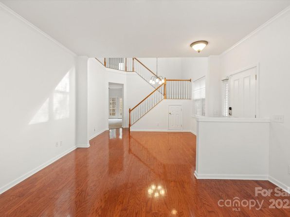 charlotte-north-carolina-65011711 picture