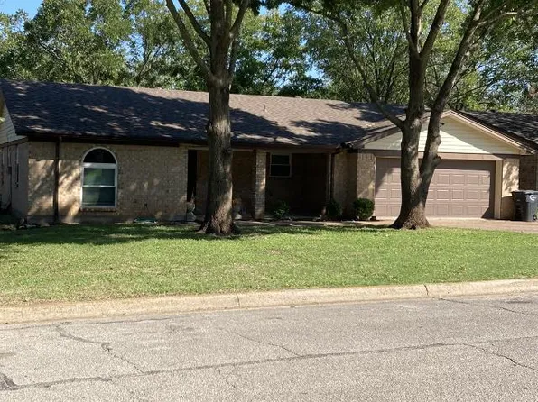 1237 Willowwood Dr, Cleburne, TX 76033