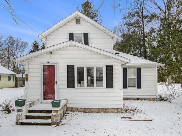 325 E Burr Oak St, Centreville, MI 49032