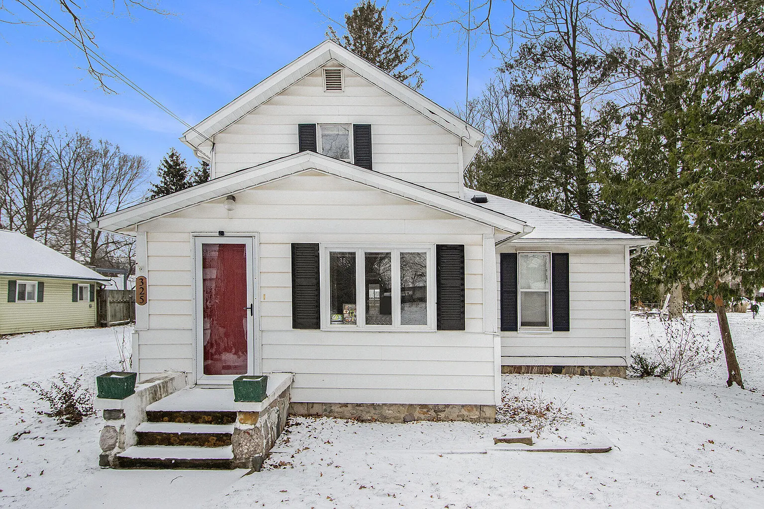 325 E Burr Oak St photo 1