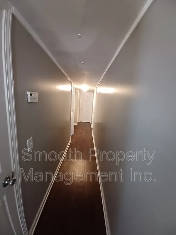 2 bed, 1.0 bath, 800 sqft, $2,200 — Photo 2