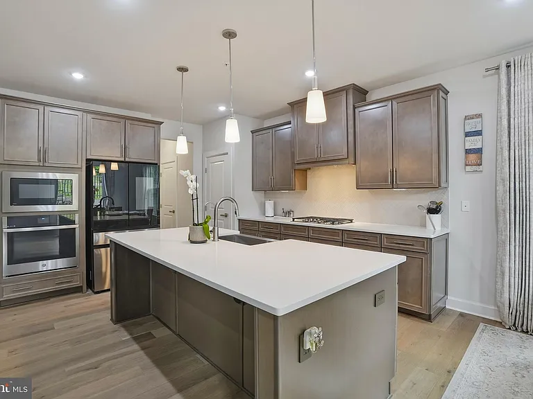 411 W Ponds Edge Dr — Photo 8