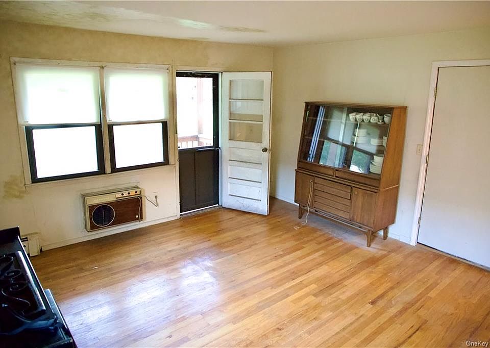 110 Union Rd Spring Valley, NY Zillow