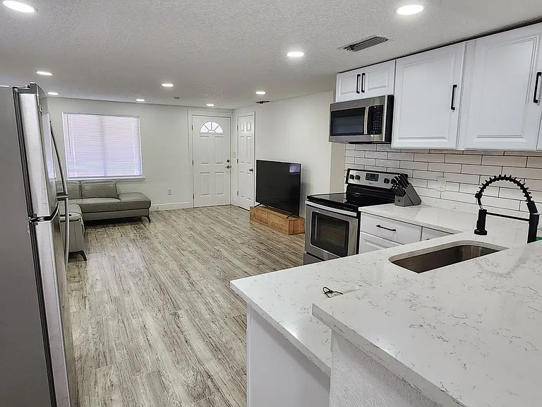 1375 Powers Ave — Photo 14