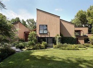 2145 Berkeley Rd, Highland Park, IL 60035