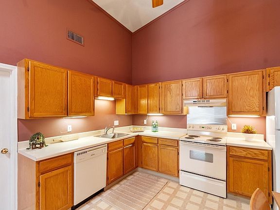 4th image of 181 Littleton Rd Unit 340