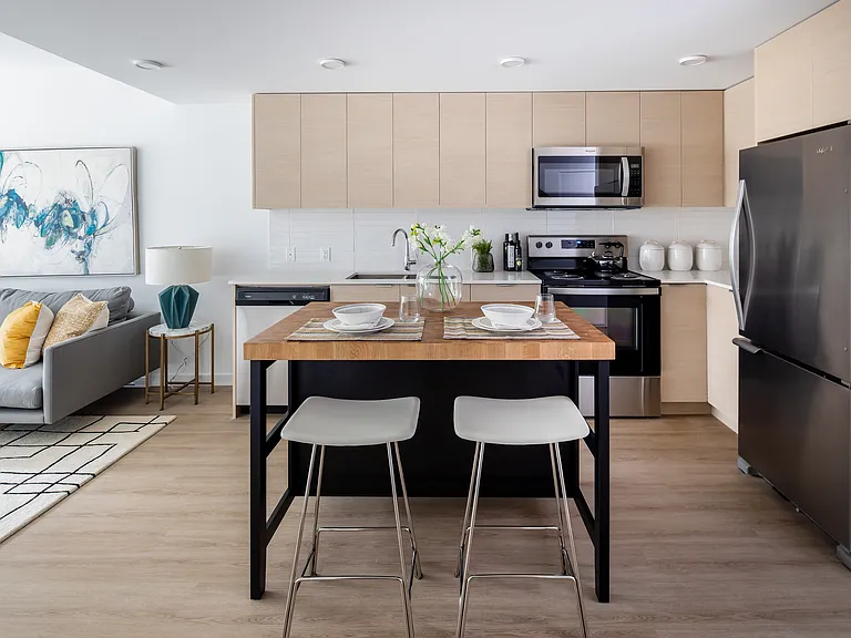 3655 Victoria Dr — Photo 38