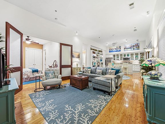 2nd image of 305 2208th St