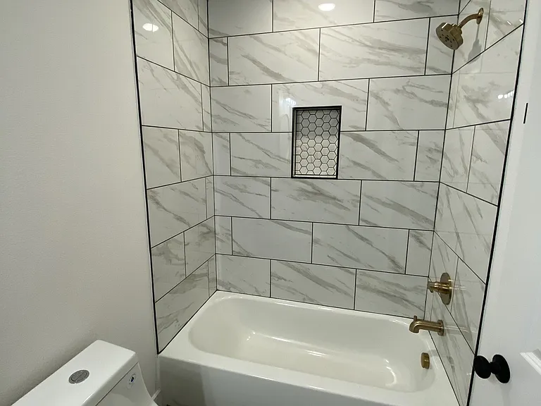 622 W Florence St — Photo 12