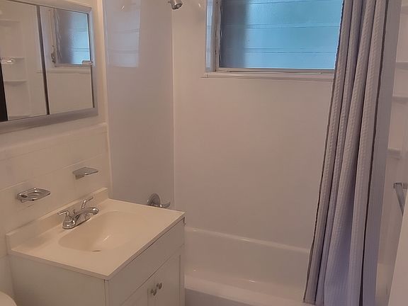 3rd image of 2427 SE 5th St #2427