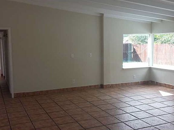 5th image of 20332 NE 14th Ct