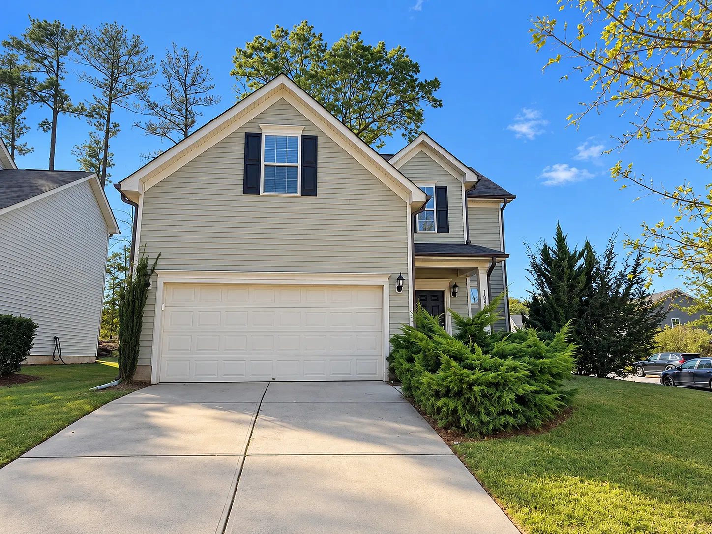 4 bed, 2.5 bath, $1,999 — Photo 2