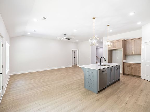 4th image of 4017 Hereford Dr Lot 63