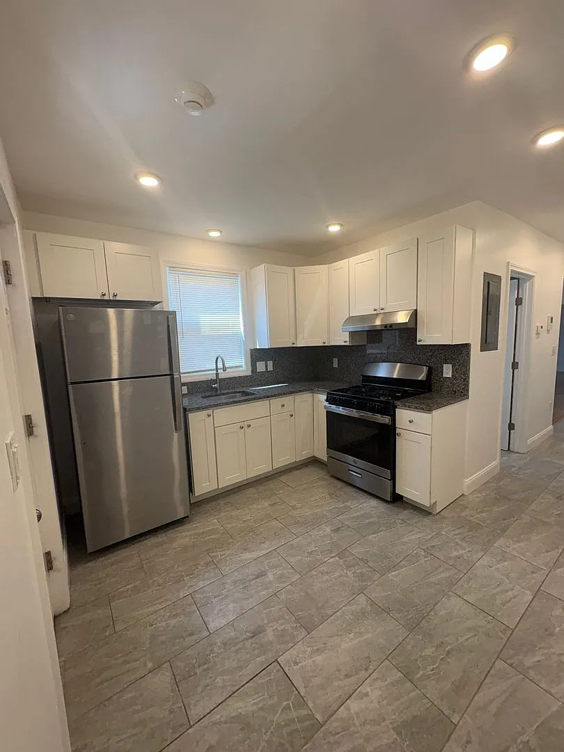Lynn/Boston No Broker Fees! Brand New Fully Renovated One Bedroom Unit In Top Commuter Location! — Photo 1