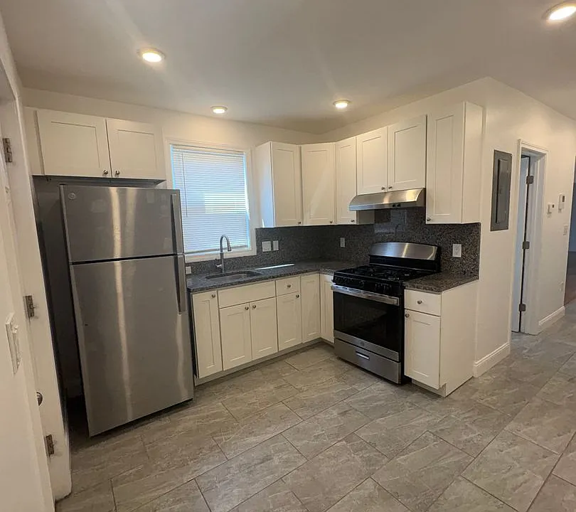 217-219 Washington St #3R