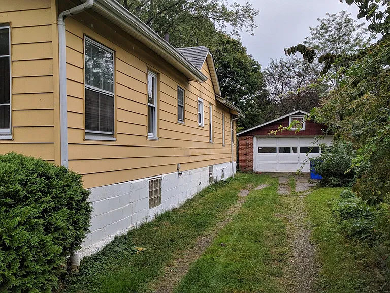 234 Dodge St — Photo 2