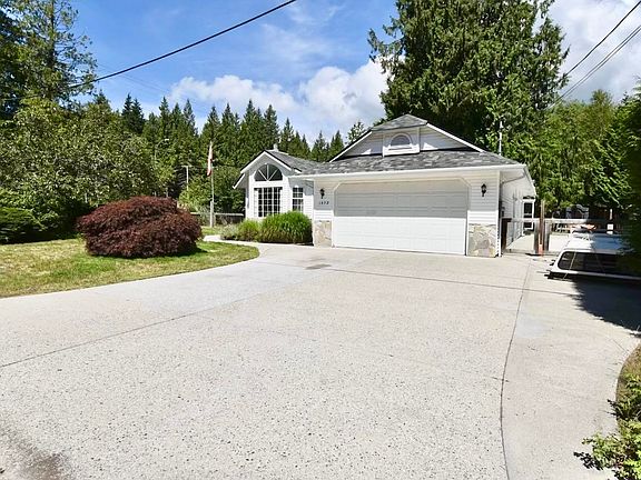 3rd image of 1572 Larchberry Way
