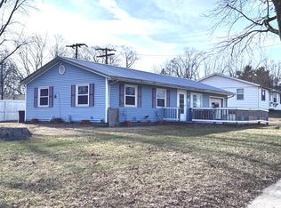 901 S Country Squire Dr, Urbana, IL 61802