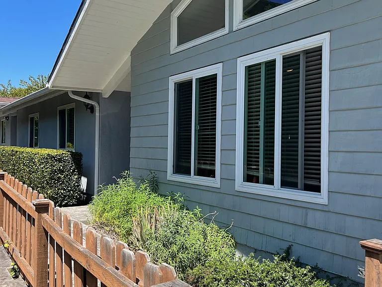 2122 Cliff Dr — Photo 1