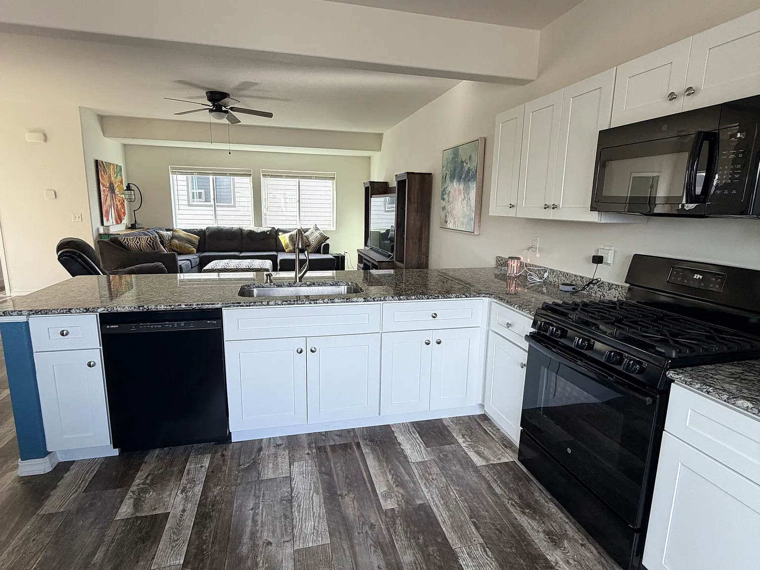 3 bed, 2.5 bath, 1932 sqft, $2,295 — Photo 4