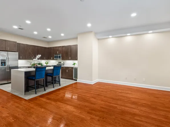 90 Bay Street Landing image 14 of 49